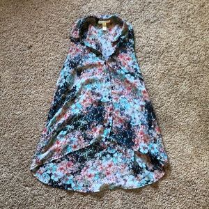 Sleeveless button up